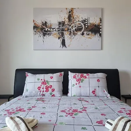 Bus Station Apartman *